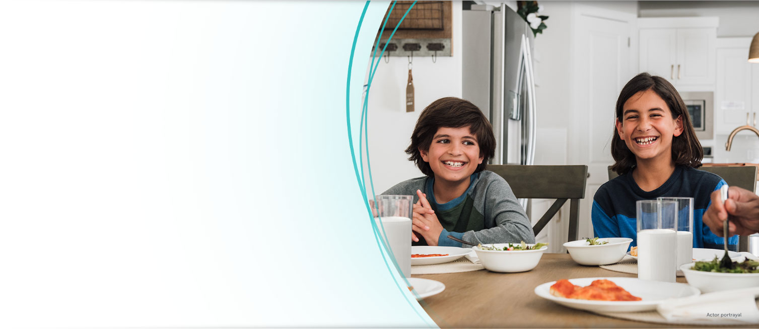 Image of two children sitting at the dinner table