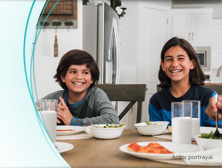 Image of two children sitting at the dinner table